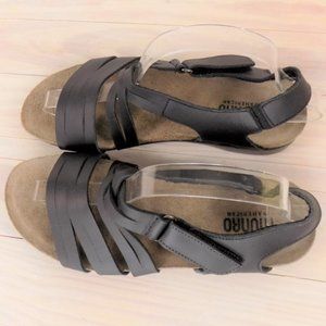 Like New Munro Kayla Black Soft Leather Strappy Sandal Sz 8